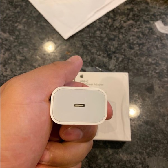 IPhone USB-C to lightning Charger 18w and 1m cord - Picture 4 of 7